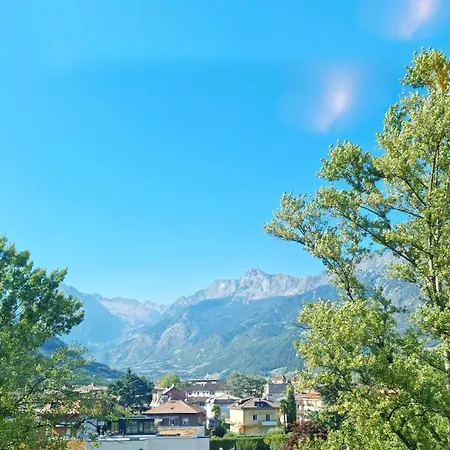Bergblick In Zentrumsnaehe Mit Garage アパート *