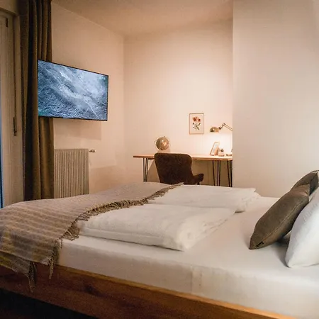 Bergblick In Zentrumsnaehe Mit Garage Meran