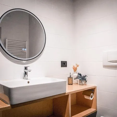 Bergblick In Zentrumsnaehe Mit Garage Appartement *