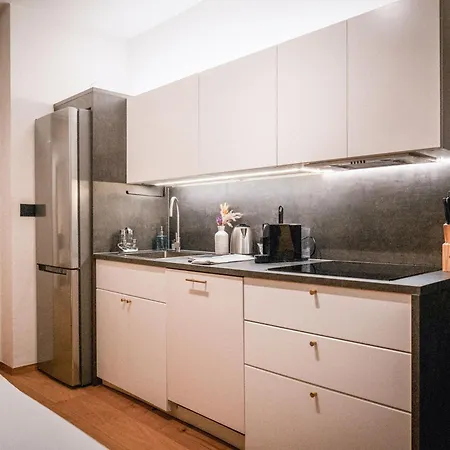 Bergblick In Zentrumsnaehe Mit Garage * Meran