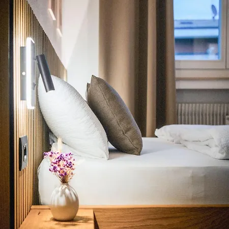 Bergblick In Zentrumsnaehe Mit Garage アパート